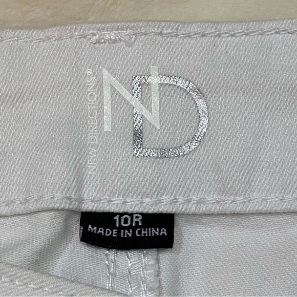 NWT NEW DIRECTION / White Denim Crop Jeans High Rise Embroidered Detail Size 10R - Picture 3 of 11